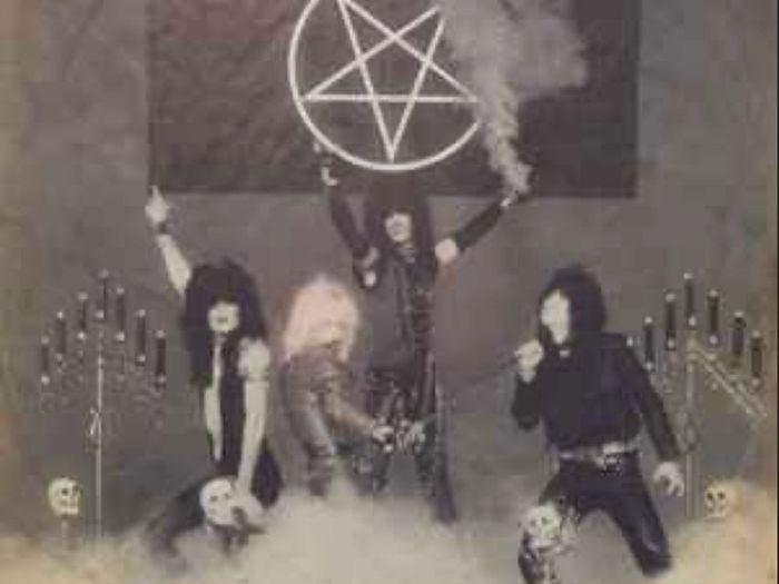 MOTLEY CREW Too fast for live original 1984 release vinyl record in vg+ to nm condition