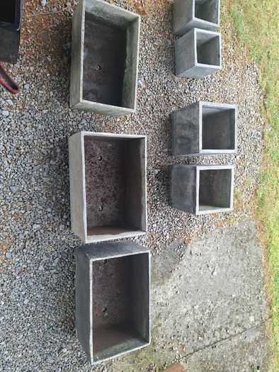 Set of grey pots / front door / patio