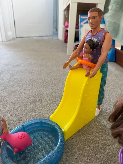 Barbie family + accessories