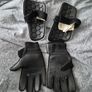 Shin guards + gloves Image 2