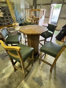 Bar table and 5 high stools