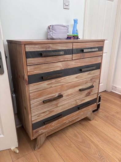 Chest of bedroom drawers