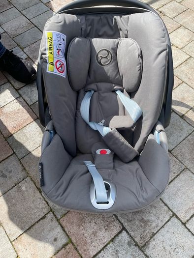 Cybex - 2 no. Car Seats & Base to suit