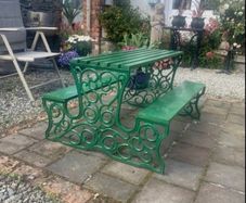 Stunning vintage child's picnic bench