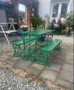 Stunning vintage child's picnic bench