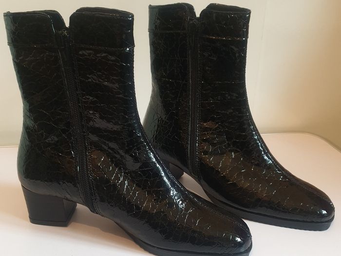 Soffice Sogno Ladies Black Italian Patent Leather Crocodile Print Ankle Boots UK3 New CAN POST