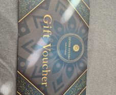 Gift voucher nails