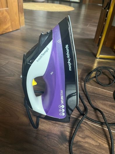 Morphy Richard's Saturn steam iron