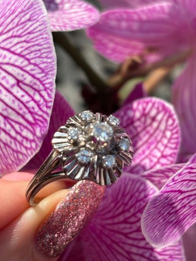 Antique Art Deco 18ct Gold and  Diamond Daisy Ring