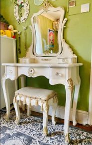 Vanity Dresser