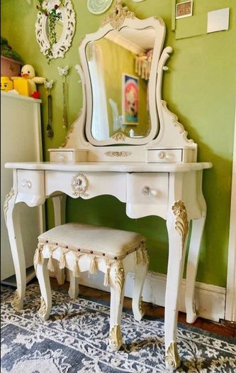Vanity Dresser