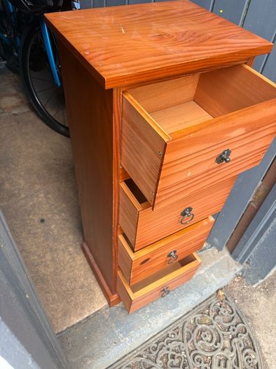 Chest of drawers