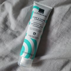 AVON Clearskin Pore & Shine Control Purifying Charcoal Jelly Cleanser 100ml