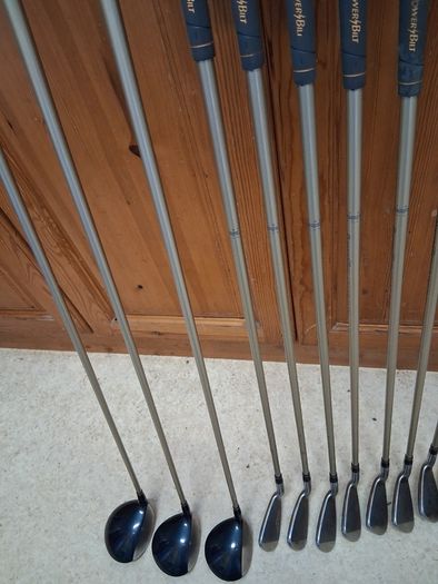 Ladies Golf Clubs. Complete Matching Set Of Ladies Right Handed Graphite Shafted Golf Clubs In Excellent Condition.