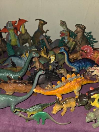 41 Dinosaur Lot