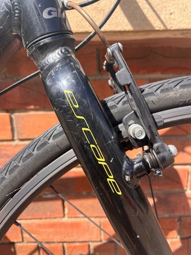 Giant Escape Mens hybrid bike