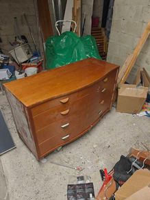 chest of drawers