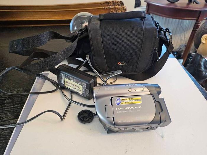 Sony DCR-DVD705E vintage DVD Handycam camcorder