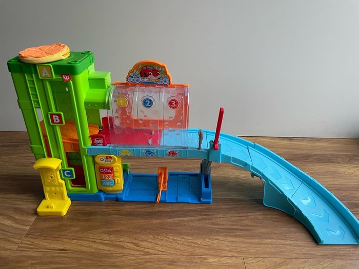 Fisher-Price Little People Playset Light-Up Learning Garage
