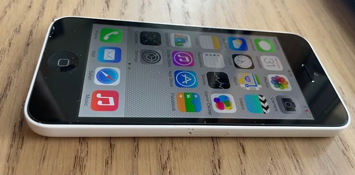 Iphone 5c with factory ios 7.0.6 !! Rare !!