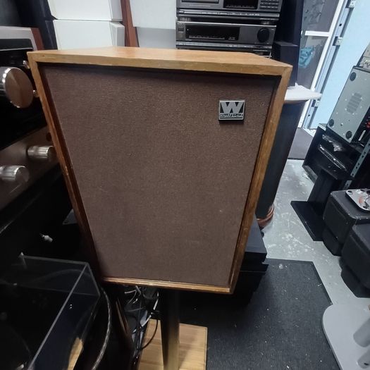 Hifi Gold Wharfedale Denton 2XP vintage loudspeakers highly regarded and sought-after