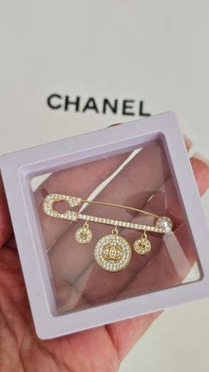 Brooch-pin Chanel (uniform)