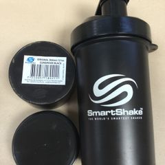 Smartshake gym vitamins sharker protein black