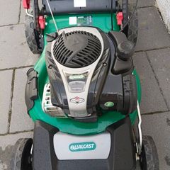 Self drive lawnmower with Briggs and Stratton engine 140 cc  in excellent working condition which starts the first pull.