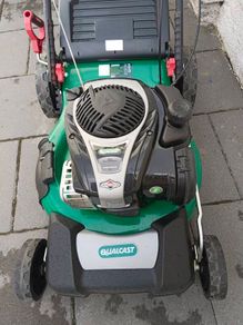 Self drive lawnmower with Briggs and Stratton engine 500 E series 140 cc in excellent working condition which starts the first pull.