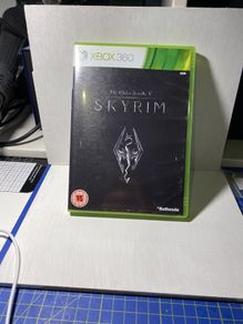 Skyrim Xbox360 with manual