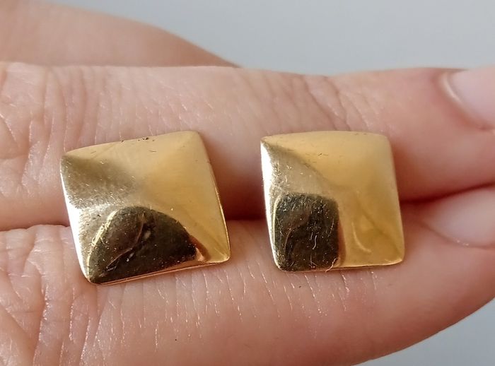 9ct gold stud earrings 4.35g