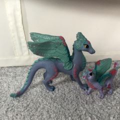 Shielech mother dragon and baby dragon