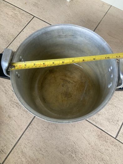 pressure cooker pot