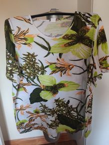 White floral T-shirt size UK24 EU50/52 Perfect condition Postage included
