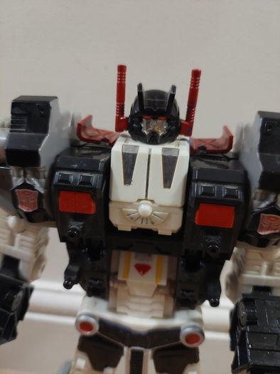 Transformer Metroplex cybertron