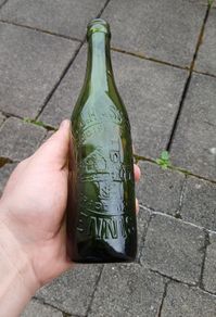 Hassett Ennis bottle (cracked)
