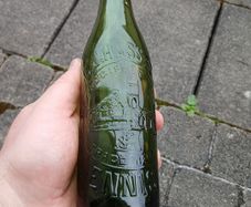 Hassett Ennis bottle (cracked)