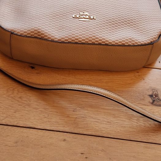 coach handbag (authentic)