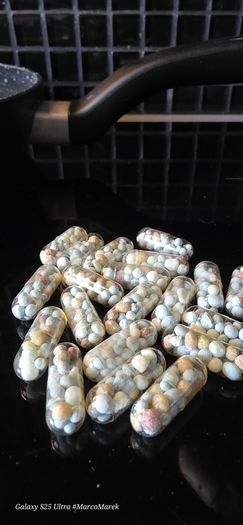 Capsule fertilizer for aquarium plants