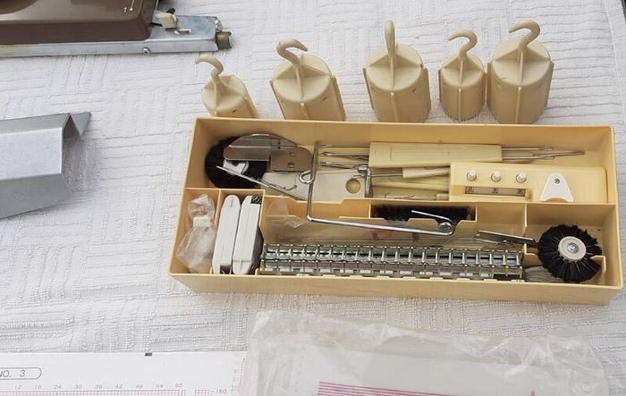 Chunky Electronic Knitting machine