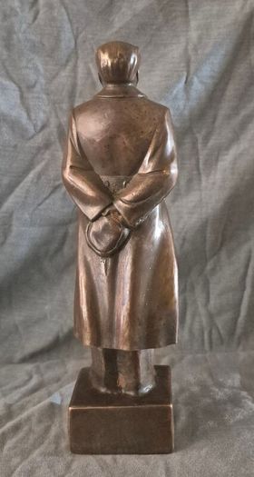 vintage bronze statue of chairman mao.
