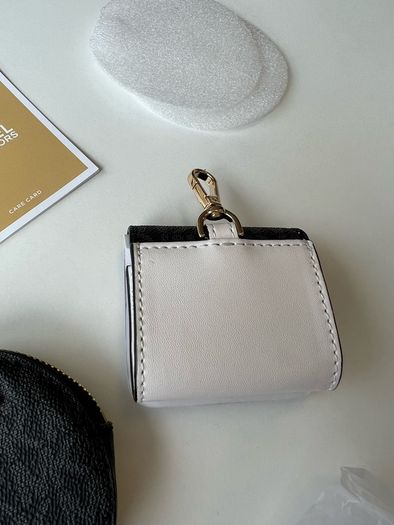 Perfect gift Michael Kors bag with ALL brand NEW accessories