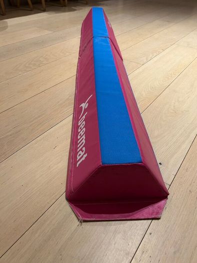 Beemat folding balance beam in pink 2m long