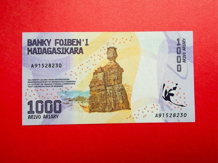 Madagascar  1000 Ariary  2017  ( Uncirculated )pick 100a ( Unc )