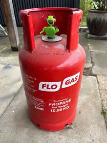 Full propane gas cylinder