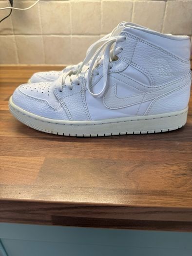 Nike Air Jordan mens hi top  runners