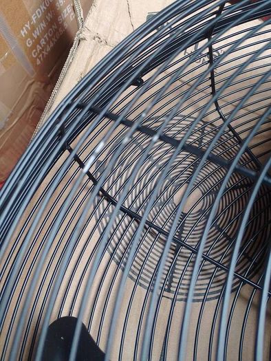 Can post 18"industrial stand fan