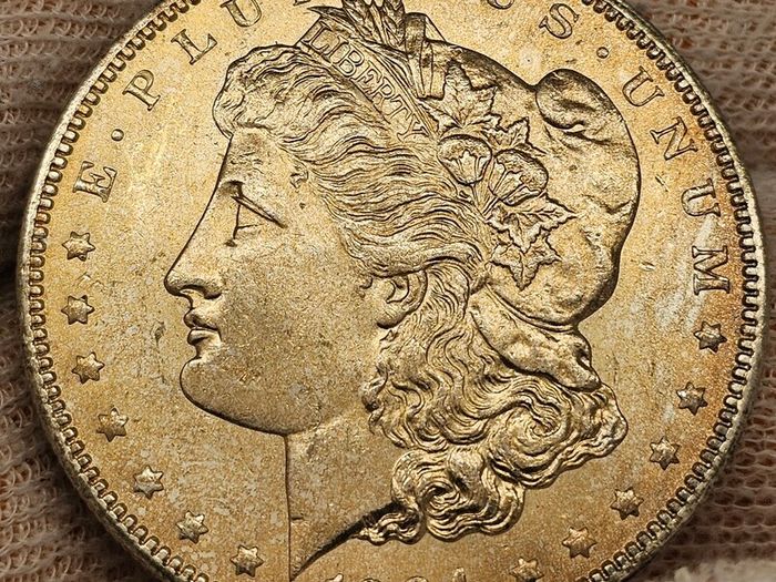 USA United States Silver 1904 S Morgan Dollar Beautiful Uncirculated Lustrous Superb!