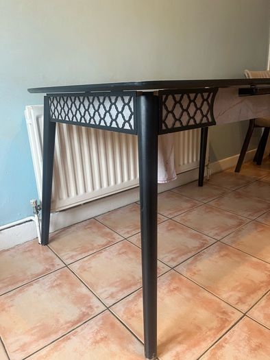 Extendable Table & 6 Chairs