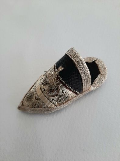 Moroccan slipper fridge magnet